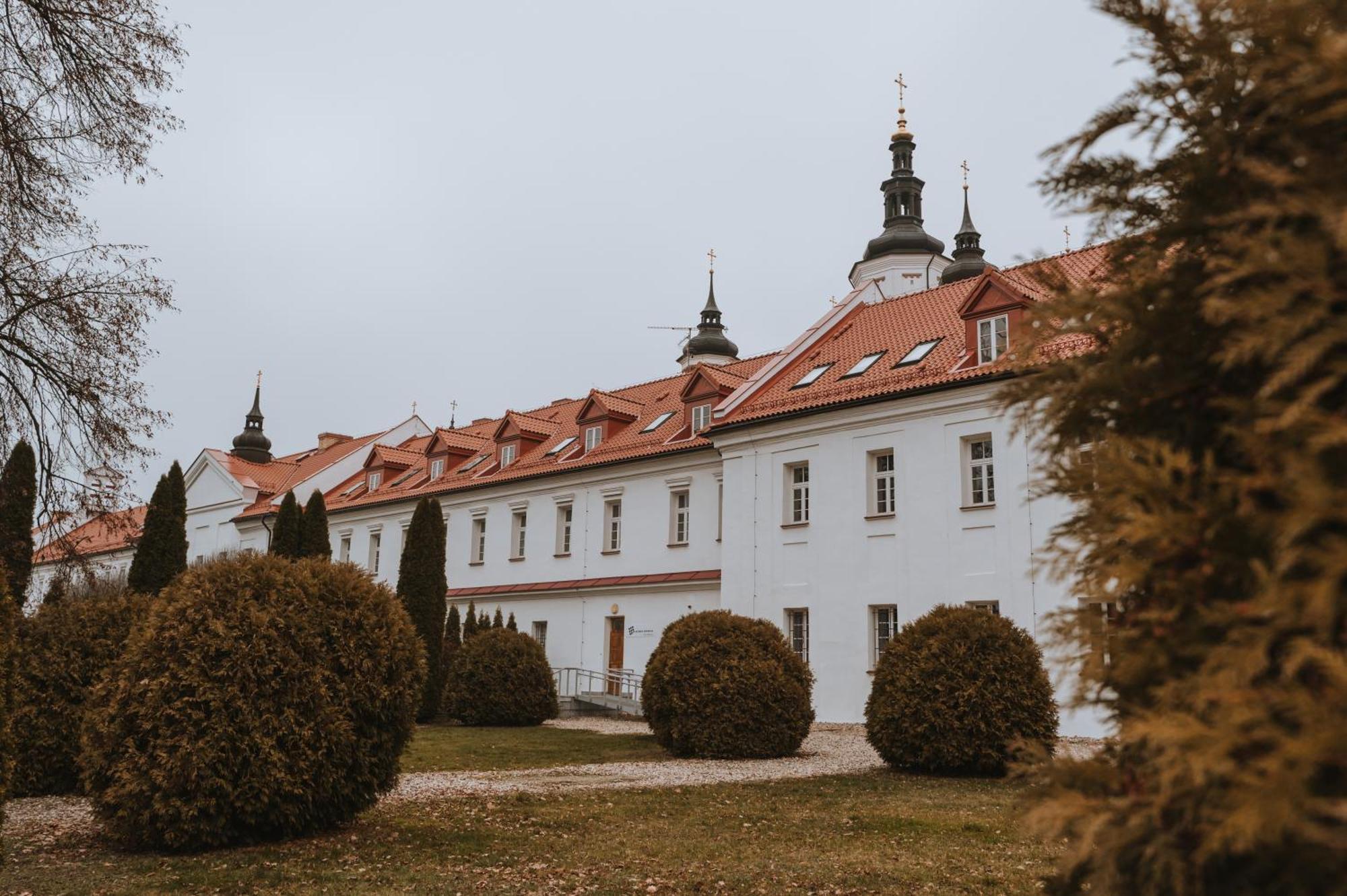 Pokoje Goscinne Domu Pielgrzyma W Supraslu Exteriér fotografie