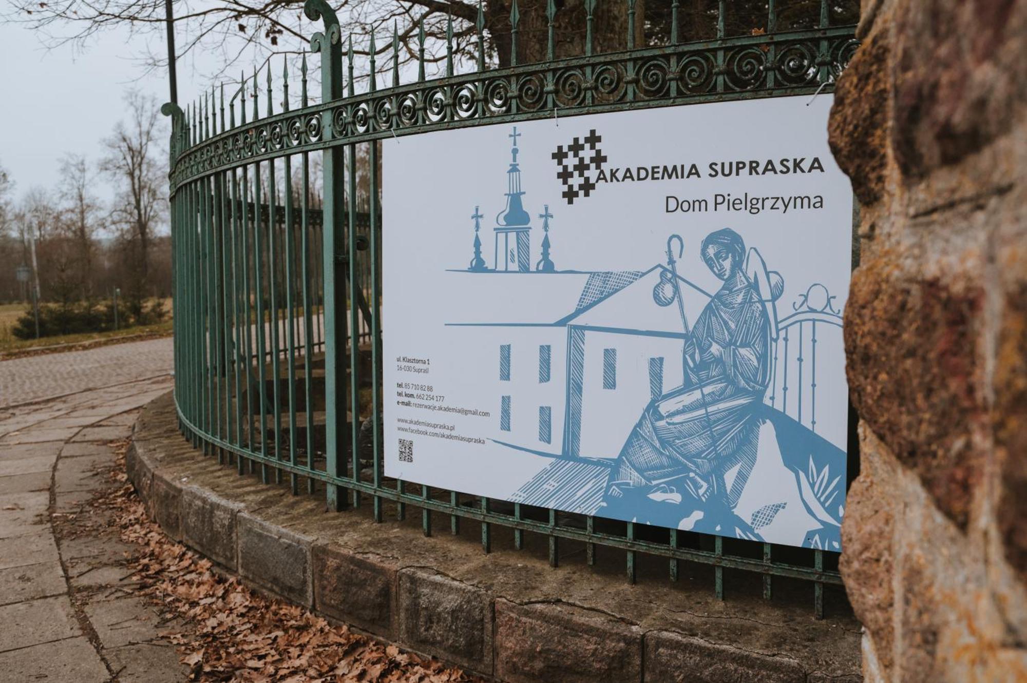 Pokoje Goscinne Domu Pielgrzyma W Supraslu Exteriér fotografie