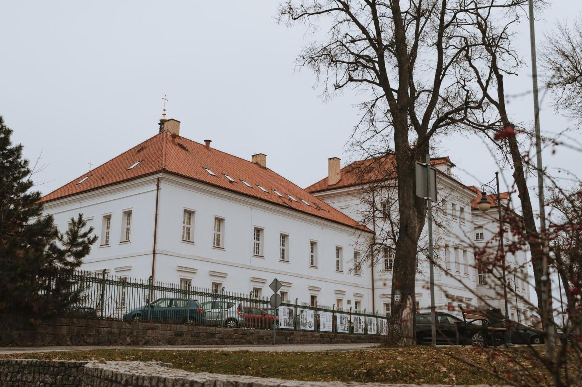 Pokoje Goscinne Domu Pielgrzyma W Supraslu Exteriér fotografie